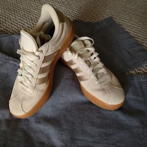 Adidas Sneakers